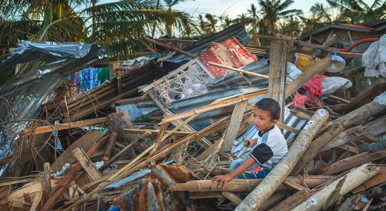 سمندری طوفانوں نے فلپائن میں بڑے پیمانے پر تباہی مچائی ہے (فائل فوٹو)۔