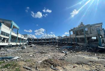مدرسة مدمرة تابعة للأونروا في غزة