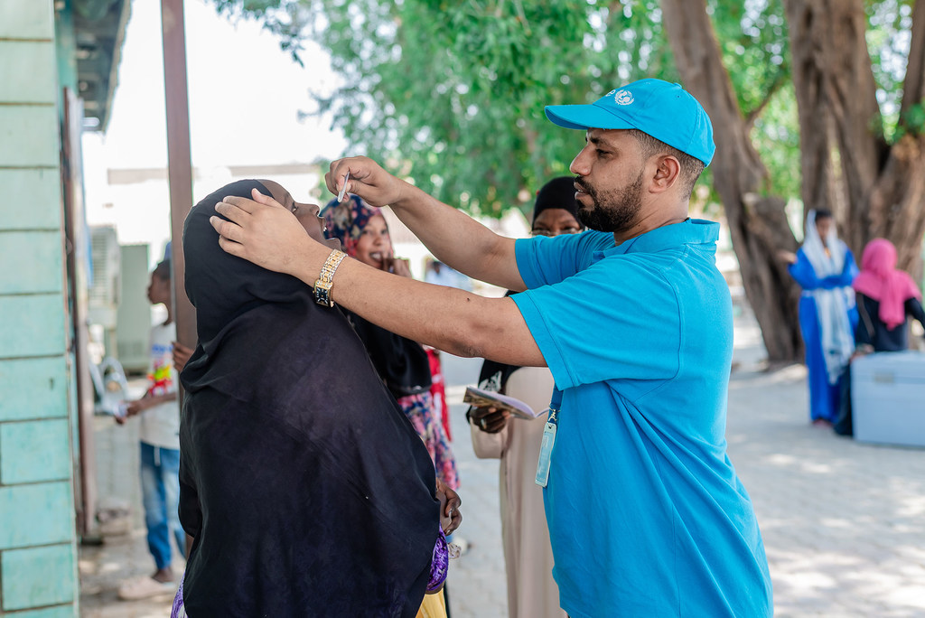 A UNICEF officer vaccinates a woman during a cholera vaccination campaign in Kosti, Sudan.