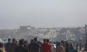Crowds move towards an aid delivery point in the northern Gaza Strip.