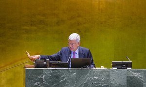 Volkan Bozkir, président de la 75e session de l'Assemblée générale des Nations Unies, préside le débat général de la 75e session de l'Assemblée générale des Nations Unies.