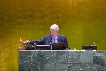 Volkan Bozkir, président de la 75e session de l'Assemblée générale des Nations Unies, préside le débat général de la 75e session de l'Assemblée générale des Nations Unies.