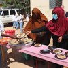 在索马里的加罗韦，粮食署支持的学校供餐计划正在提供膳食。