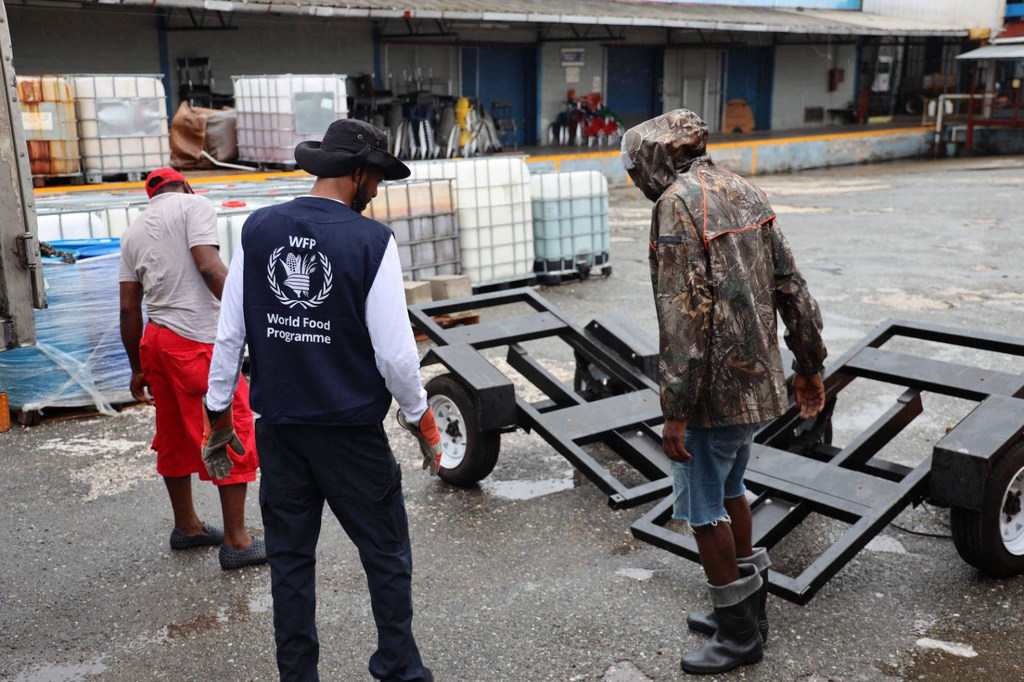 WFP staff support logistics efforts for the emergency response in Jamaica.