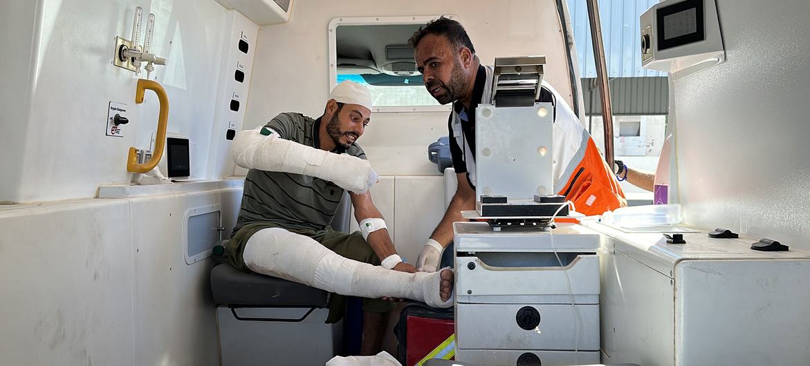 غزہ کے ایک ہسپتال میں زخمیوں کو طبی امداد فراہم کی جا رہی ہے۔