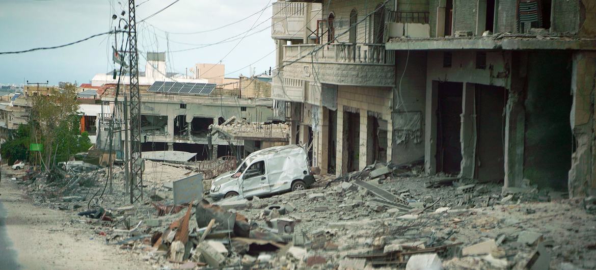 Prédios em uma área urbana no sul do Líbano foram parcialmente destruídos em ataques aéreos