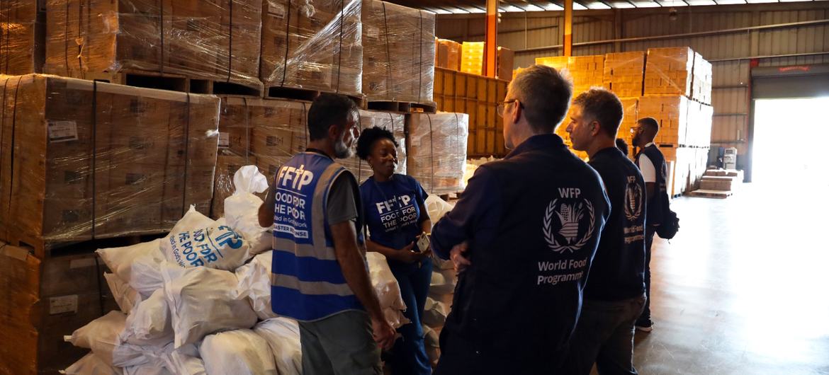 В ближайшие часы на Ямайку и в другие карибские страны будут доставлены грузы для 60 тысяч домохозяйств.  В ближайшие часы на Ямайку и в другие карибские страны будут доставлены грузы для 60 тысяч домохозяйств.