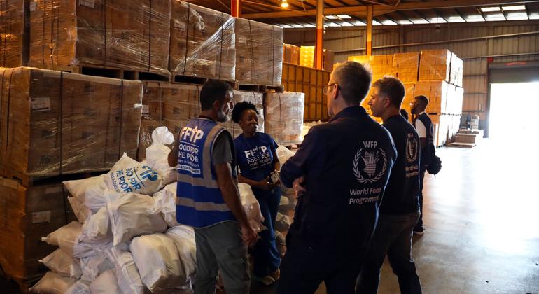 विश्व खाद्य कार्यक्रम ने, जमैका में समुद्री तूफ़ान मेलिसा का सामना करने के लिए, व्यापक तैयारियों में मदद की है. विश्व खाद्य कार्यक्रम ने, जमैका में समुद्री तूफ़ान मेलिसा का सामना करने के लिए, व्यापक तैयारियों में मदद की है.