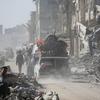 Un coche lleno de pertenencias se dirige a Rafah, en el sur de la Franja de Gaza.