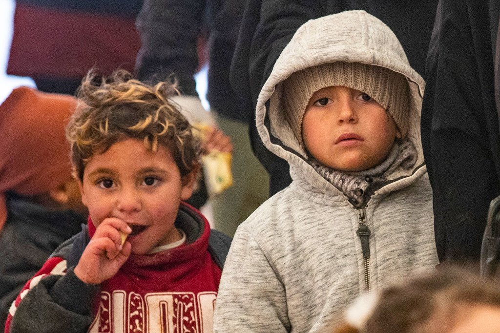 في الطقس البارد تزداد احتياجات الأطفال المستضعفين في مخيم الهول شمال شرق سوريا.