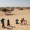 持续的暴力、气候变化、荒漠化和自然资源紧张加剧了乍得的饥饿和贫困。