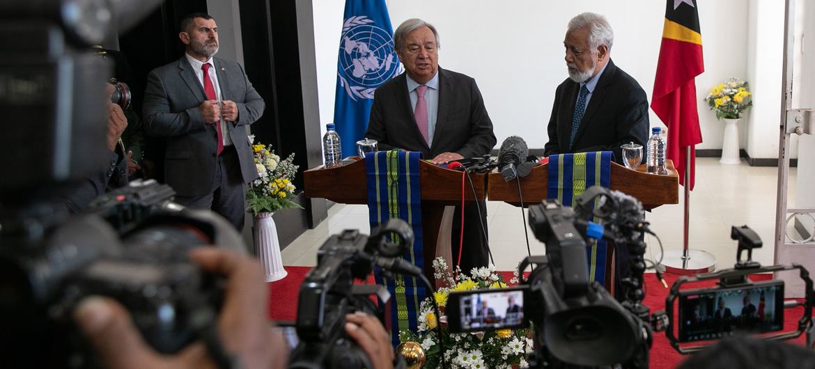 UN Secretary-General António Guterres (left) and  Xanana Gusmao, Prime Minister of Timor-Leste, answer questions from the media in Dili.