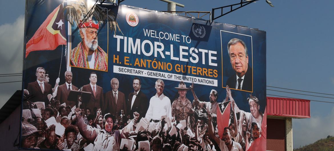 Billboard dá as boas-vindas ao Secretário-Geral da ONU, António Guterres, em Timor-Leste.