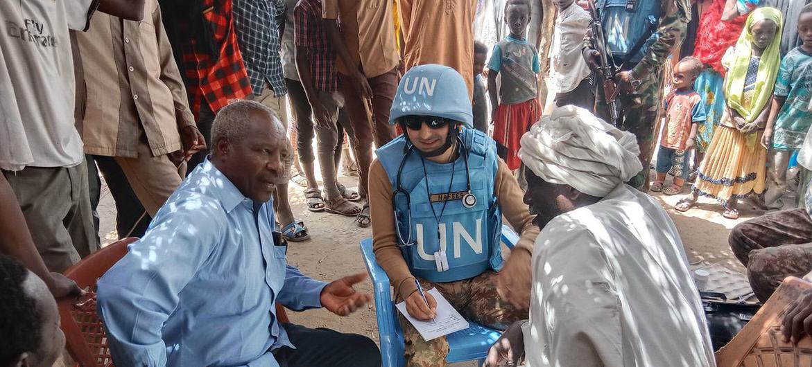 A medical member of the UNISFA Pakistan Battalion provides treatment and medicines to the local community in Um Khae, Abyei (file).