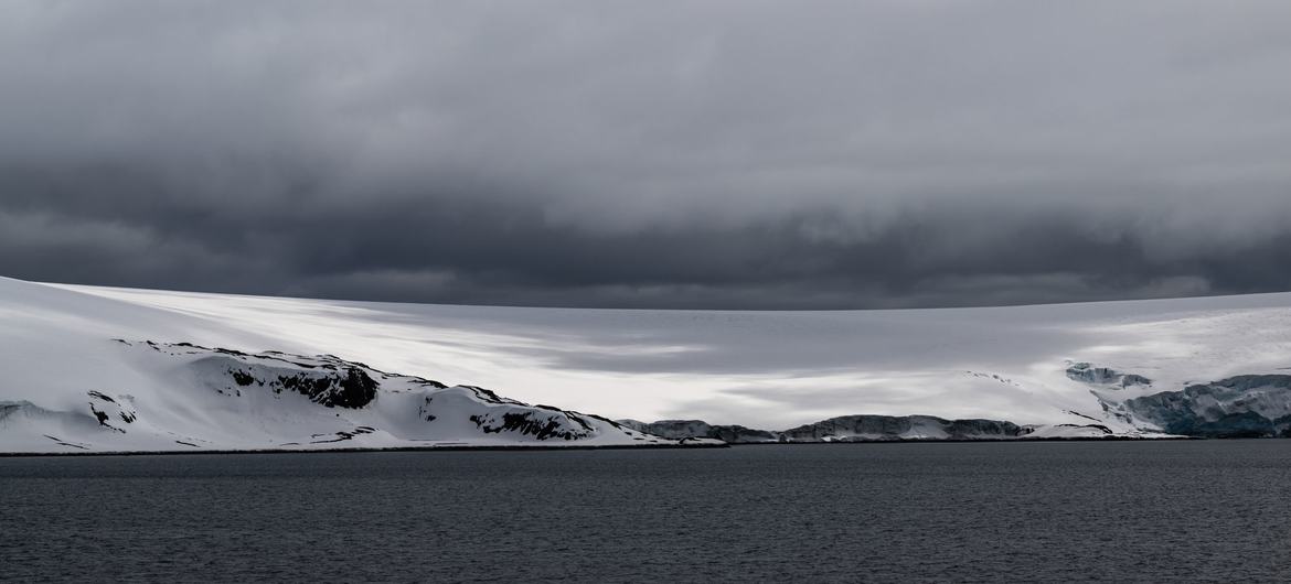 El estrecho de Bransfield en la Antártida.