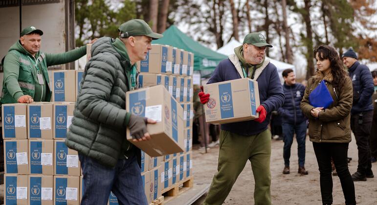 Volunteers from the World Food Programme unload boxes of food aid in Ukraine, assisting displaced families affected by the war.