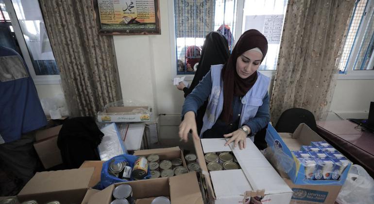 Los equipos de UNRWA continúan distribuyendo ayuda humanitaria en Gaza.