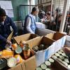 Equipes da Unrwa estão trabalhando sem parar para distribuir alimentos aos palestinos desesperados