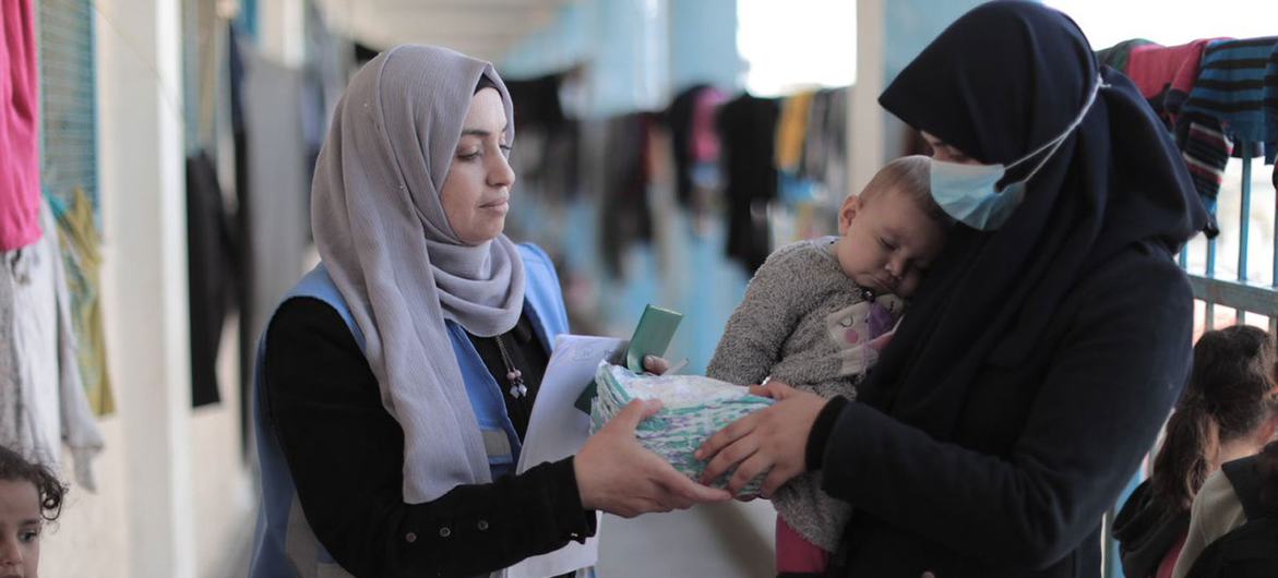 Des équipes de l'UNRWA continuent de distribuer de l'aide humanitaire à Gaza.