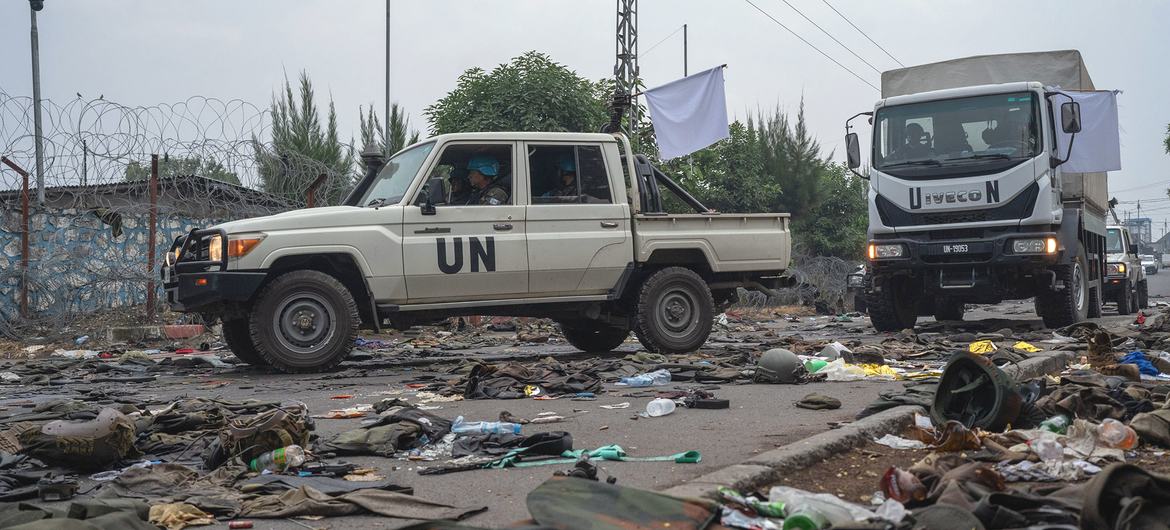 Soldados de paz da ONU patrulham as ruas de Goma 