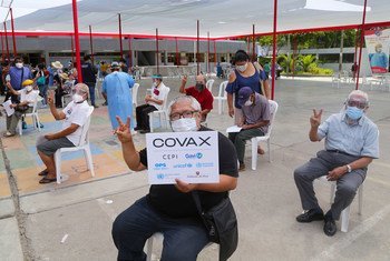 पेरू की राजधानी लीमा में, शुरुआती चरण में, कोविड-19 की वैक्सीन हासिल करने वालों में, वृद्धजन भी शामिल रहे.