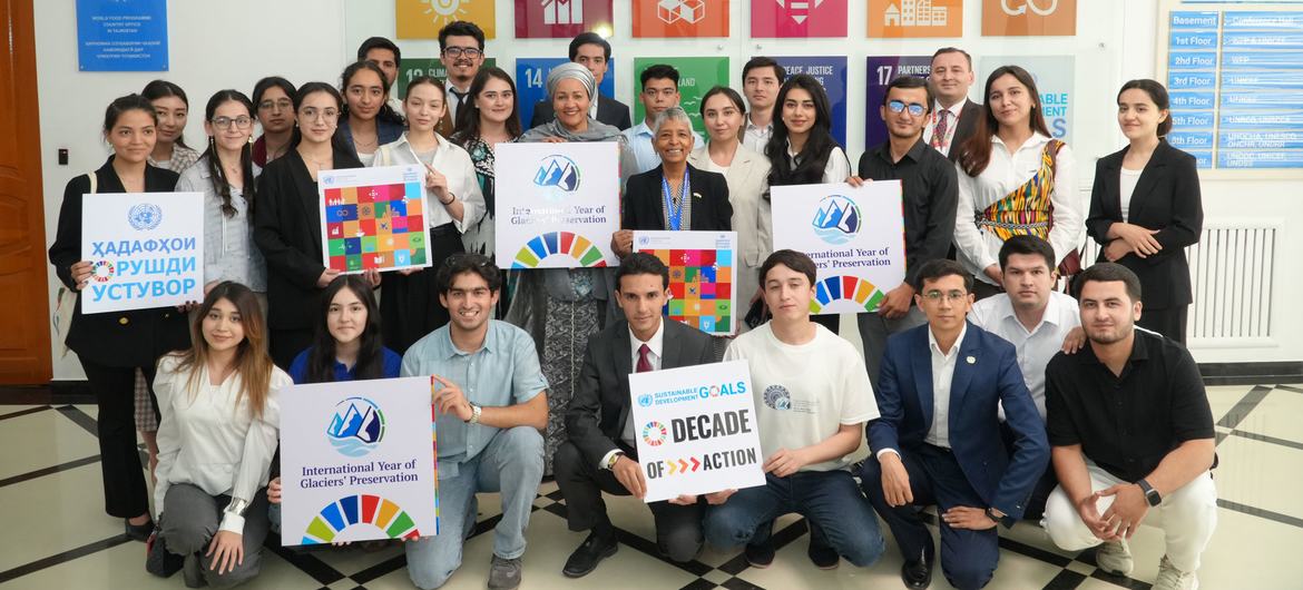 Deputy Secretary-General Amina Mohammed (centre) with Model UN youths and Ambassador for a Day in Tajikistan.
