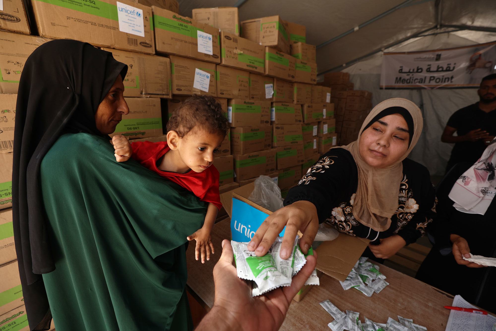 Un garçon d’un an dont la famille a été déplacée à plusieurs reprises est soigné pour malnutrition à Gaza.