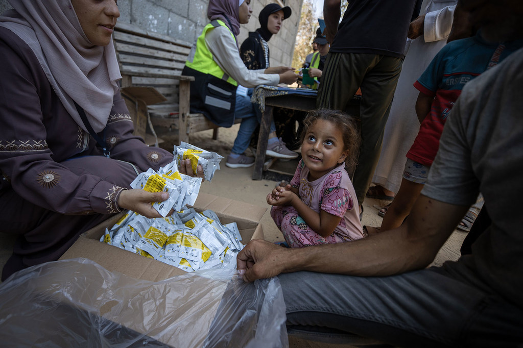 Des compléments alimentaires sont distribués à Khan Younis, dans la bande de Gaza.