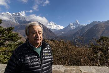 यूएन महासचिव एंतोनियो गुटेरेश ने नेपाल के सोलुख़ुम्बु ज़िले का दौरा किया.