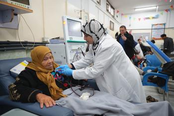 A wounded Palestinian to be treated at Nasser Medical Complex in the city of Khan Younis in the southern Gaza Strip. (file)