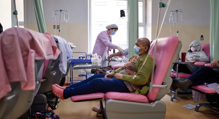 منغوليا تبدأ بتطعيم سكانها في آذار/مارس بلقاح فايزر عبر مرفق كوفاكس.