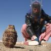 Na província de Kandahar, no Afeganistão, os desarmadores podem encontrar artilharia de décadas atrás