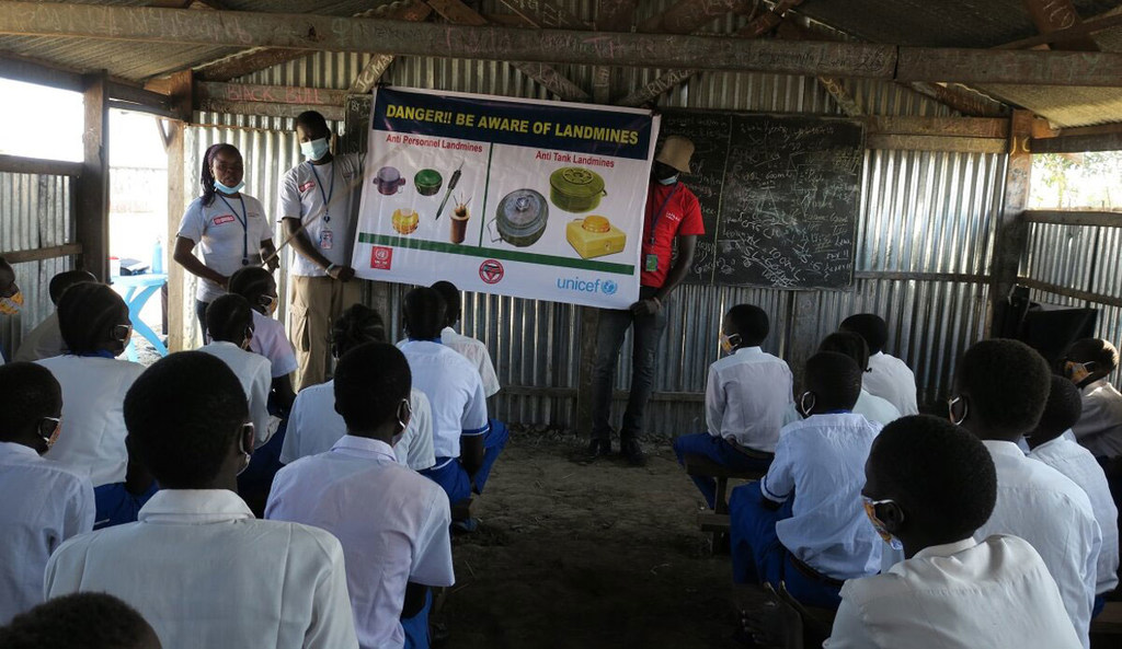 UNMAS experts teach children in South Sudan about the risks of unexploded ordnance.