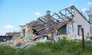 La guerra en curso ha provocado daños generalizados a la infraestructura civil en Ucrania, incluida esta casa en la región de Nicolaiev.