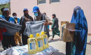 Food and blankets are handed out to people in need in Kabul, the capital of Afghanistan. UNHCR warned that the world cannot allow this “to become a humanitarian catastrophe” 