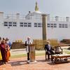 联合国秘书长古特雷斯在尼泊尔蓝毗尼摩耶夫人寺外发出和平呼吁。