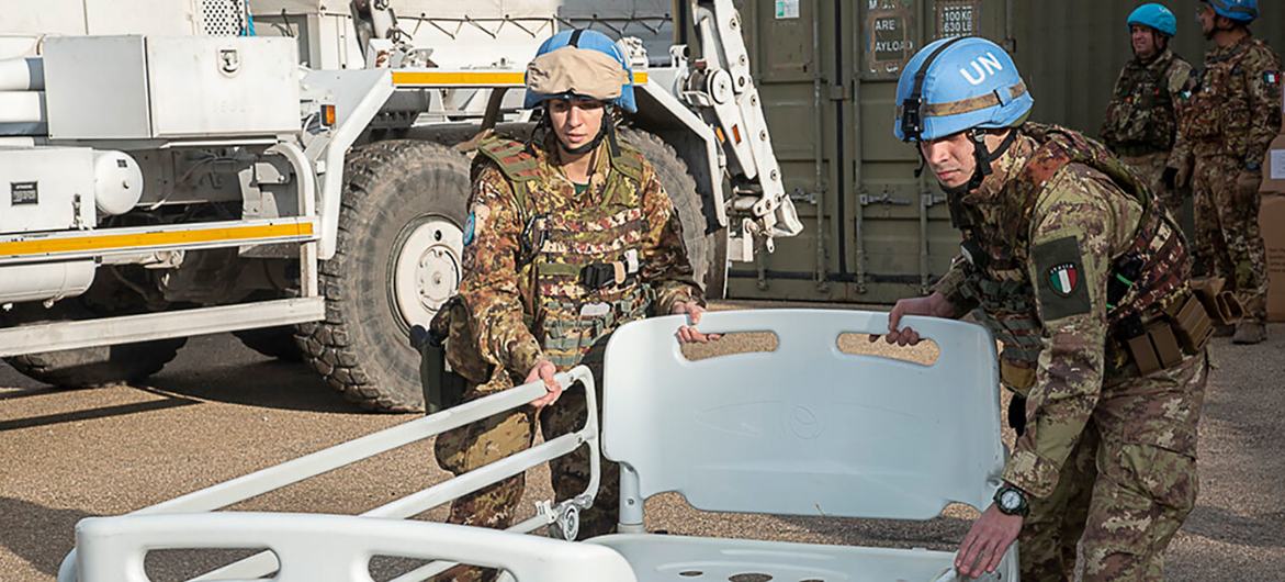 In Lebanon, UNIFIL’s Italian contingent donates medical equipment to support villages close to the Blue Line.