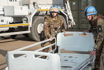 In Lebanon, UNIFIL’s Italian contingent donates medical equipment to support villages close to the Blue Line.