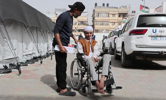 An injured child waits in the courtyard of Al-Amal Hospital in Khan Younis.