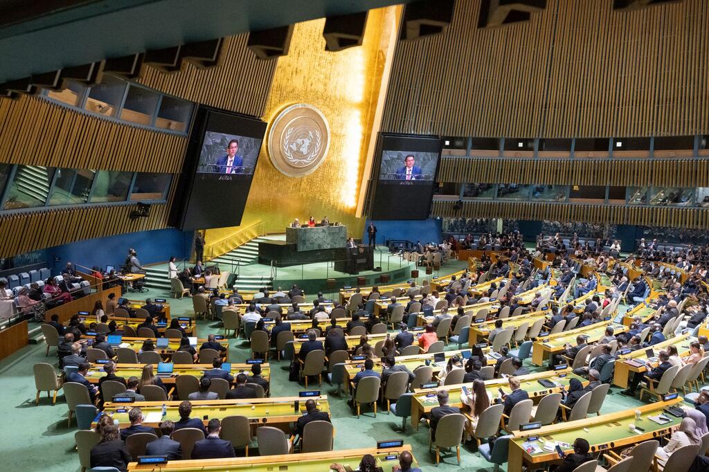 Katibu Mkuu wa Umoja wa Mataifa akizungumza kwenye jukwaa wakati wa mkutano wa Baraza la Usalama la Umoja wa Mataifa huko New York.