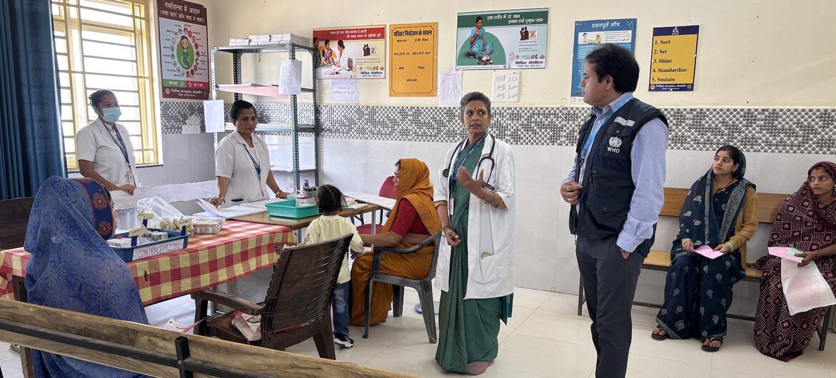 समर्पित स्वास्थ्यकर्मी, टीकाकरण, मातृ स्वास्थ्य सेवाएँ और भरोसेमन्द देखभाल हर घर तक पहुँचा रहे हैं.