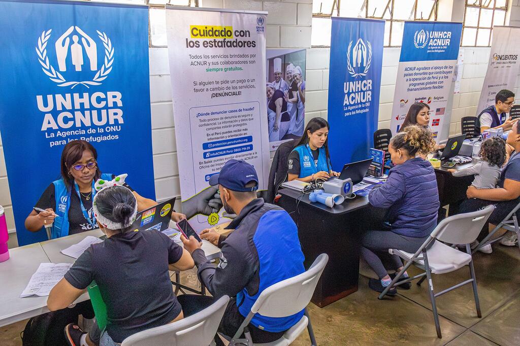 UNHCR and partner staff provide legal and health assistance to Venezuelan refugees at a service fair in Tacna, Peru on October 21, 2025.