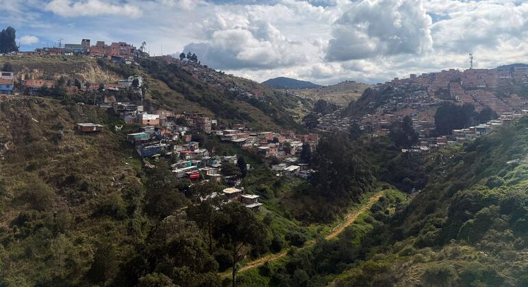 En las escarpadas laderas de Ciudad Bolívar, en el sur de Bogotá, las familias trabajan cada día para crear mejores oportunidades para sus hijos.
