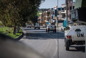 图片显示法国和芬兰维和部队参加达曼54行动. 图片显示法国和芬兰维和部队参加达曼54行动. 图片显示法国和芬兰维和部队参加达曼54行动.