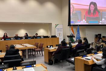 संयुक्त राष्ट्र महासभा की अध्यक्ष अन्नालेना बेयरबॉक ने संयुक्त राष्ट्र मुख्यालय के सम्मेलन कक्ष के अंदर डॉ. हंसा मेहता स्मृति संवाद में अपना मुख्य भाषण दिया।