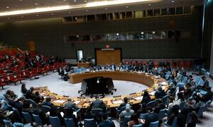 A wide view of the United Nations Security Council meeting discussing the situation in Syria, with delegates seated around a large circular table.