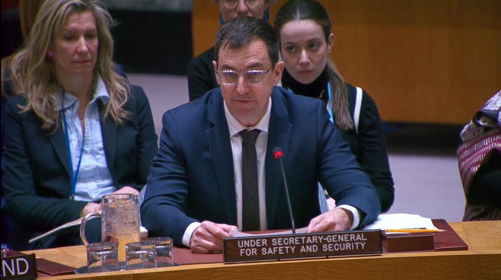 غيلز ميشود، نائب الأمين العام للأمم المتحدة للسلامة والأمن، يشهد أمام مجلس الأمن بشأن سلامة الموظفين الإنسانيين.