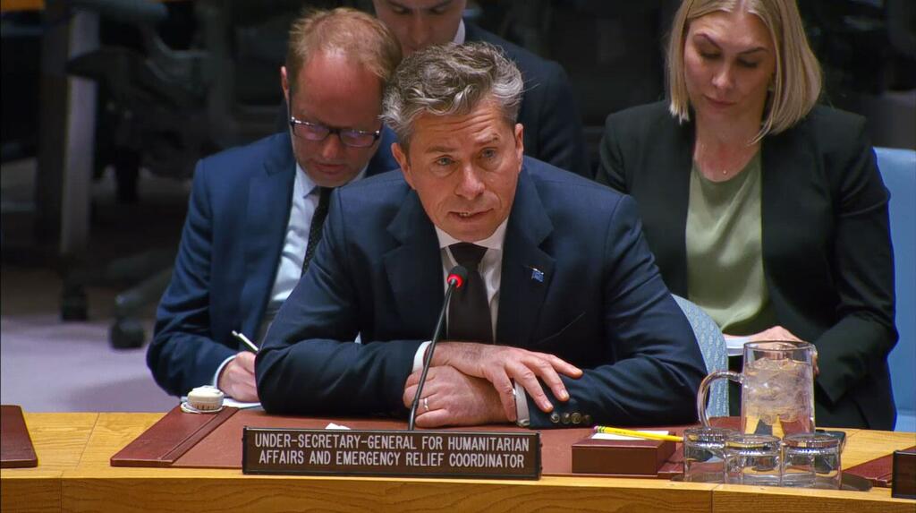 توم فليتشر، نائب الأمين العام للشؤون الإنسانية ومنسق الإغاثة في حالات الطوارئ، يقدم بياناً أمام مجلس الأمن التابع للأمم المتحدة حول سلامة وأمن الموظفين الإنسانيين.