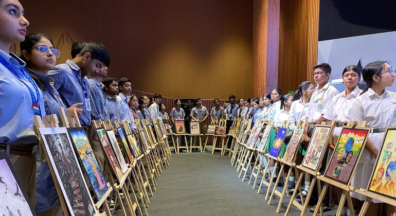 भारत मंडपम में आयोजित कार्यक्रम स्थल पर दिल्ली के राष्ट्रीय राजधानी क्षेत्र और भारत के छत्तीसगढ़ राज्य के स्कूली छात्रों द्वारा बनाई गईं, जनसंहार की भयावहता को दर्शाती कलाकृतियाँ प्रदर्शित की गई थीं.