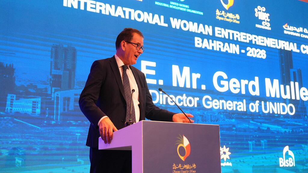 Bwana Gerd Mullen, Mkurugenzi Mkuu wa UNIDO, akitoa hotuba ya msingi katika Mkutano wa Kimataifa wa Ujasiriamali wa Wanawake huko Bahrain 2026.